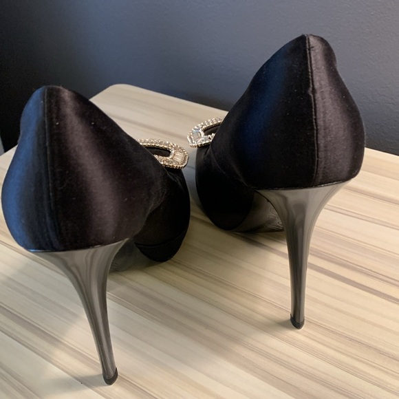 Roger Vivier Paris Black Satin Limelight Buckle Embellished Platform Pumps - Picture 9 of 13